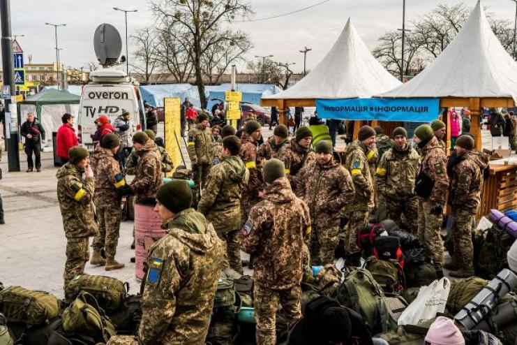 Примусово у військкомат. Юрист пояснив, як насправді має відбуватися затримання
