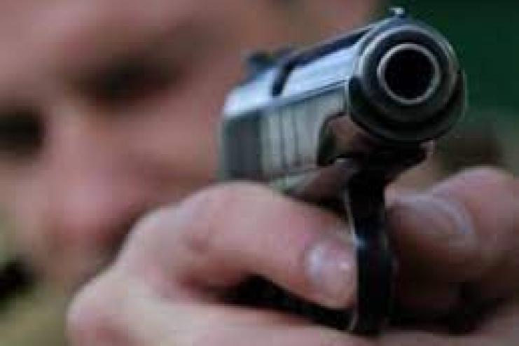 В Одесі засуджено військовослужбовця, який на ґрунті неприязних відносин з дружиною, стріляв з пістолета і поранив людину