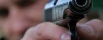 В Одесі засуджено військовослужбовця, який на ґрунті неприязних відносин з дружиною, стріляв з пістолета і поранив людину