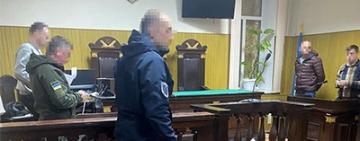 Офіцера, який відбирав у солдатів бойові доплати, відправили за ґрати 