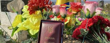 Побратими загиблого Захисника з Болградського району особисто передали рідним його державну нагороду (відео)