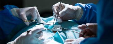 Дістали з «того світу»: медики ЗСУ провели унікальну операцію пораненому Захиснику у прифронтовому шпиталі