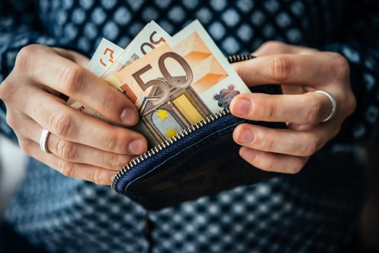 Рада звільнила біженців від необхідності декларувати отриману за кордоном допомогу 