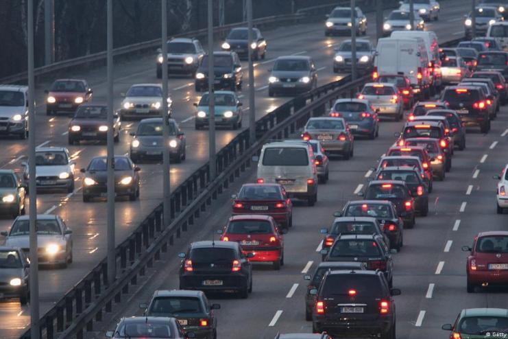 Німеччина забов’яже українських біженців реєструвати автомобілі після року перебування в країні