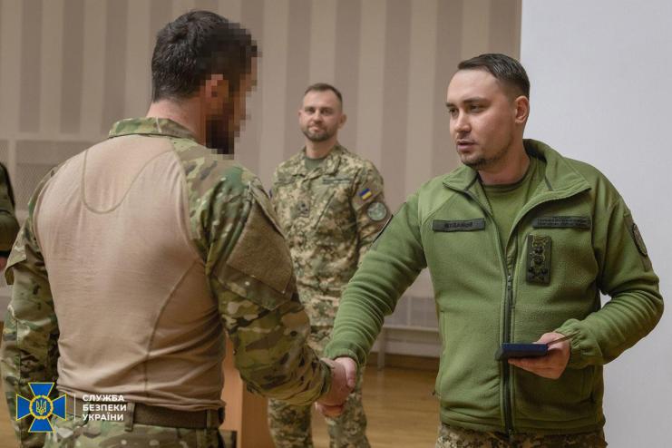 Звільнення Зміїного: спецпризначенці СБУ отримали нагороди від ГУР МОУ