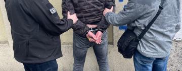 Житель Одеси вимагав гроші в матері призовника: погрожував, що хлопця відправлять служити в "гарячу точку"