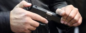 В Одесі неповнолітній учень коледжу приніс у навчальний заклад пістолет і погрожував ним однокласникам