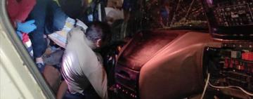 На Одещині вантажівка з зерном зіткнулася с легковиком: водія фури деблокували рятувальники