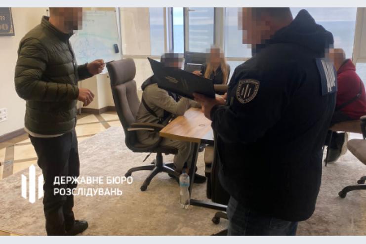 Податківці «кришували» нелегальний тютюновий бізнес з Одеси  - ДБР