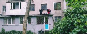РЯТУВАЛЬНИКИ НАДАЛИ ДОПОМОГУ ПОСТРАЖДАЛІЙ ОДЕСИТЦІ, ЯКА ВИПАЛА З ВІКНА 5-го поверху
