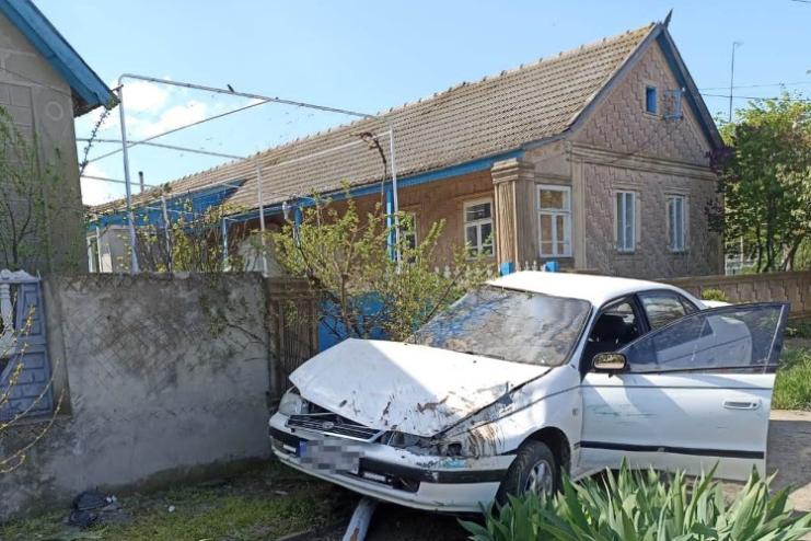 Пасажир загинув, а водій потрапив у лікарню: поліцейські встановлюють обставини ДТП у Татарбунарській ТГ