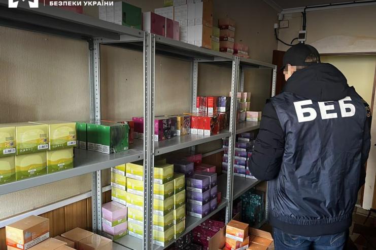 На Одещині припинили великий канал постачання електронних цигарок