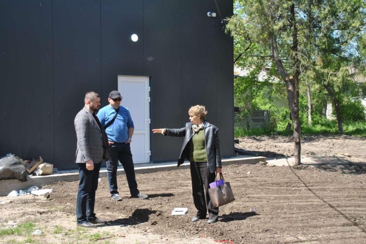 В Кілії на насиченій магазинами ділянці вулиці облаштують стоянки для авто