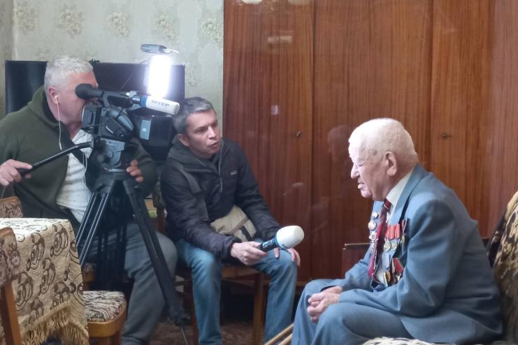 У 100-річного тарутинського ветерана Другої світової війни Василя Хомиженка побував телеканал «ІНТЕР»