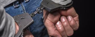 На Одещині затримали чоловіка, який на дитячому майданчику чіплявся до дітей