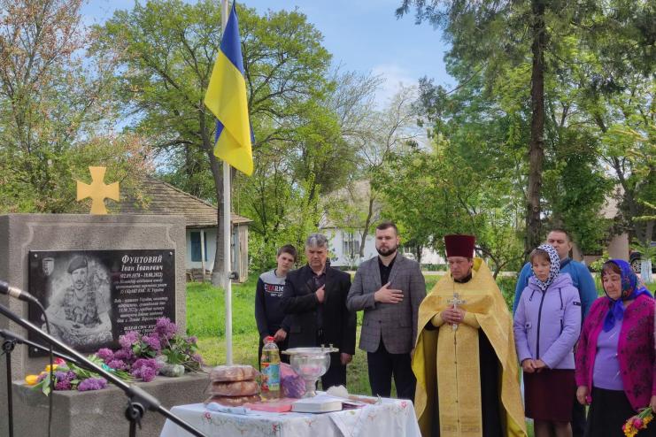 На малій батьківщині загиблого на війні Івана Фунтового відкрили меморіальну дошку