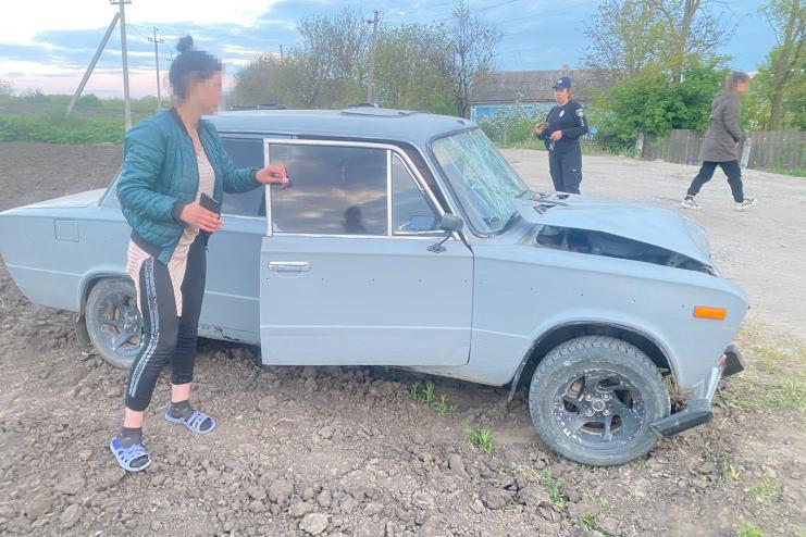 19-річна жителька Одещини без водійського посвідчення та нетверезою сіла за кермо й допустила зіткнення з підводою