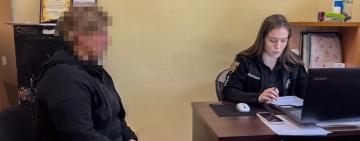 У трамваї посварилися чоловік із жінкою: його забрала «швидка», а її – поліція (відео)