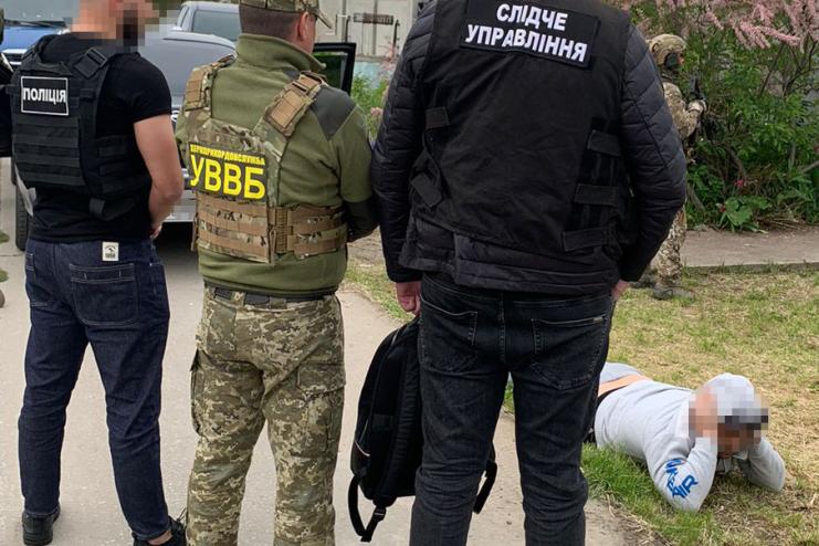 Правоохоронці затримали жителя Одещини, який намагався налагодити збут канабісу в області