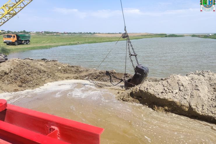 В Ізмаїльському районі, щоб врятувати озера від засихання, відкрили водопропускну споруду
