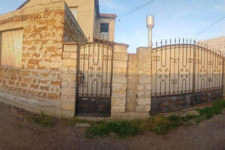 Побили й закували, а коли помер, – закопали: поліцейські викрили двох жителів Одещини у незаконному позбавленні волі та умисному вбивстві знайомого