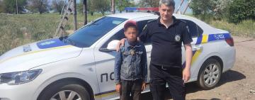 Пройшов 50 кілометрів, два дні жив у знайомих на сміттєзвалищі: поліцейські Білгород-Дністровського району розшукали та повернули додому 12-річного хлопця