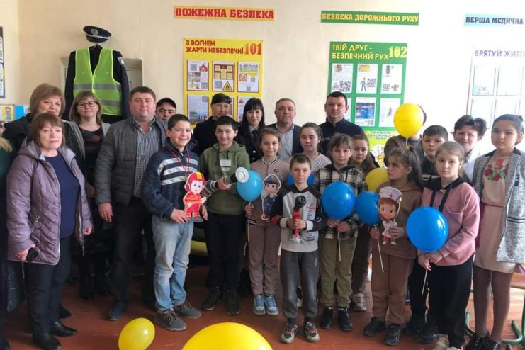 На Тарутинщині поліцейські та рятувальники нагадали школярам загальні правила безпеки на канікулах