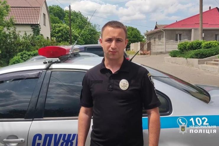 На Одещині поліцейський витяг водія непритомним з палаючого авто