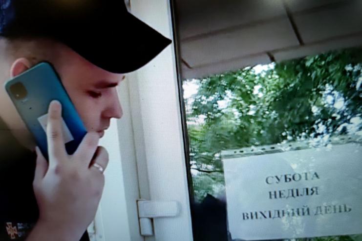 Субота та неділя – вихідні: на Одещині охоронець відмовився відкрити бомбосховище для перевірки (відео)