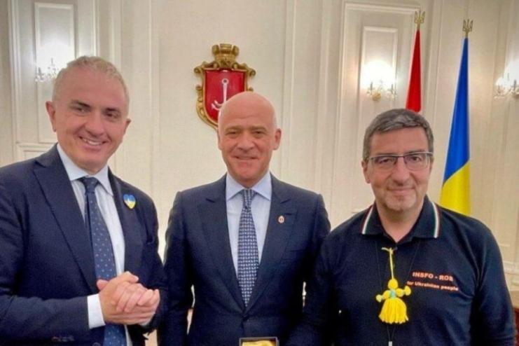 Гуманітарка з Італії: Одесі подарували машину «швидкої» та медичні матеріали