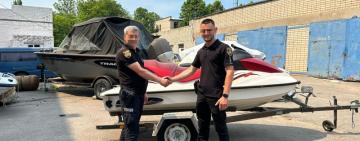 Поліцейські Сарати, Татарбунар, Білгород-Дністровського та підприємці придбали для своїх колег з Херсонщини водний мотоцикл
