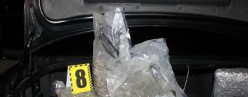 PVP, екстазі, ЛСД та гриби: одеські поліцейські виявили у зупиненому авто склад наркотиків