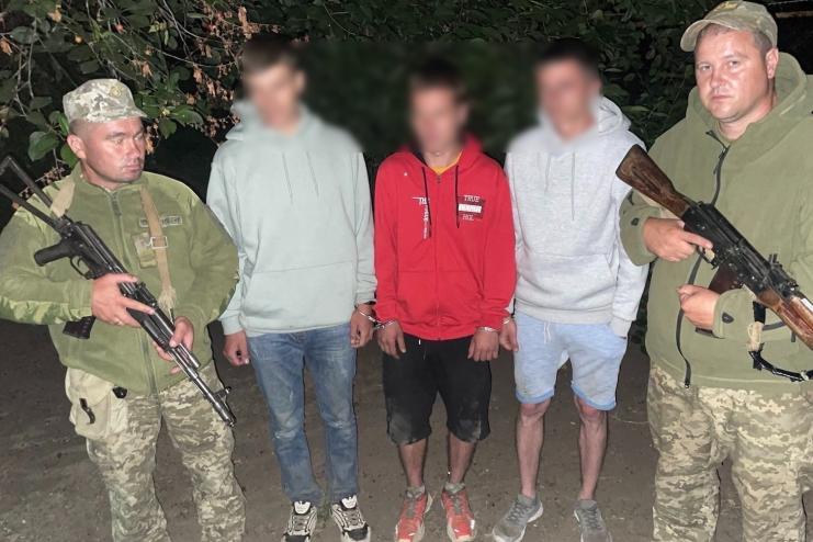 Тікали в Молдову: на Одещині пострілами довелось затримувати трьох «пацієнтів лікарні»