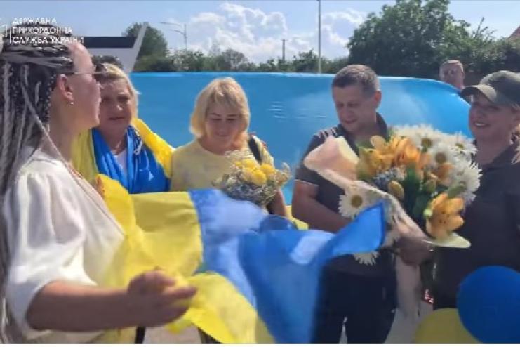 В Ізмаїлі зустріли захисника острова Зміїний, який повернувся з полону