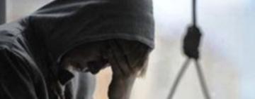 Жахлива знахідка: на Одещині посеред міста на дереві діти знайшли повішеним молодика