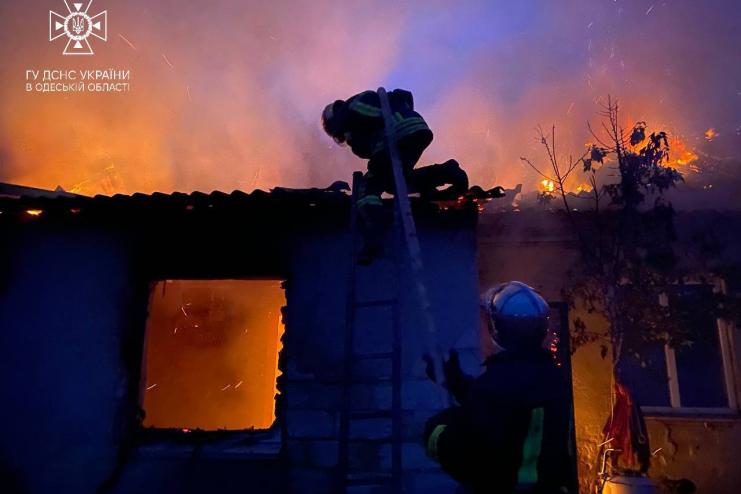 Сьогодні вранці на Одещині спалахнув житловий будинок, є постраждалий
