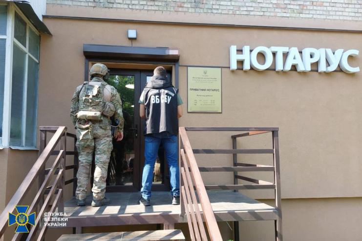 У Києві штампували росіянам фальшиві паспорти для виїзду в ЄС