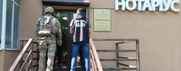 У Києві штампували росіянам фальшиві паспорти для виїзду в ЄС