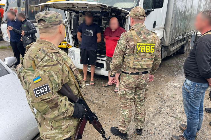 У кузові вантажівки за 20 тис дол: на Одещині викрито незаконний канал вивозу ухилянтів за кордон
