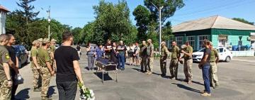 АРЦИЗЬКА ГРОМАДА ПРОВЕЛА В ОСТАННЮ ПУТЬ МУЖНЬОГО ГЕРОЯ, ВІРНОГО СИНА УКРАЇНИ