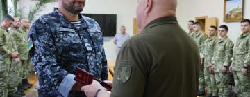 Моряки-прикордонники, які брали участь у звільненні острова Зміїний, нагороджені відзнаками президента