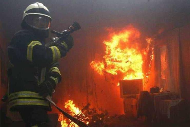 З палаючого будинку в Одесі врятовано дитину та бабусю