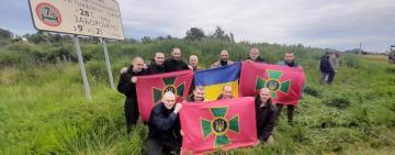 Зустрінемо Героїв разом! Після 15-ти місяців полону додому повертаються двоє Захисників Зміїного з Одещини