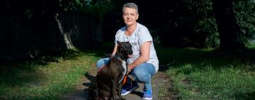 Мати полоненого морпіха через рік змогла розшукати і повернути його собаку з окупованого Маріуполя (відео)