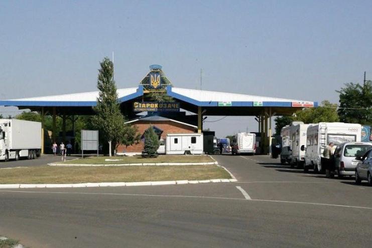 Українець одружився з жінкою, старшою на 24 роки, і в той же день – у «весільну подорож», але «схему відкосу» накрили на Одещині