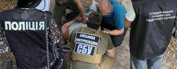 На Одещині викрили чоловіка у  спробі посприяти посадовцям обласного ТЦК у незаконному переправленні осіб через держкордон України