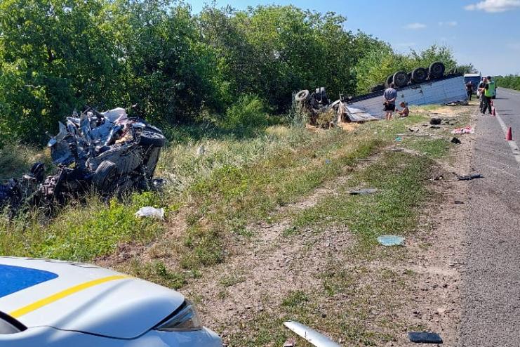 Четверо загиблих, з яких – одна дитина: поліцейські встановлюють обставини ДТП на трасі Одеса – Рені