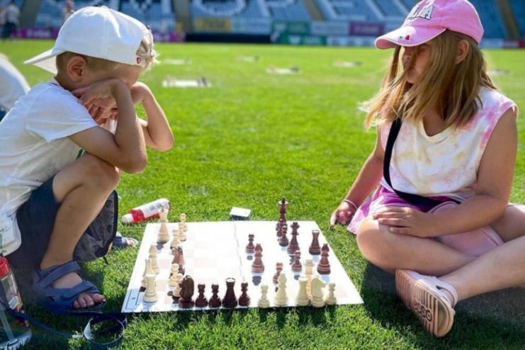 В Одесі 100 дітей різного віку одночасно зіграли в шахи