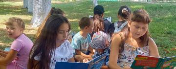 Веселі канікули разом з бібліотекою!