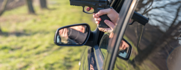 У центрі Одеси невідомі відкрили стрілянину по авто та втекли, поліція ввела план-перехват